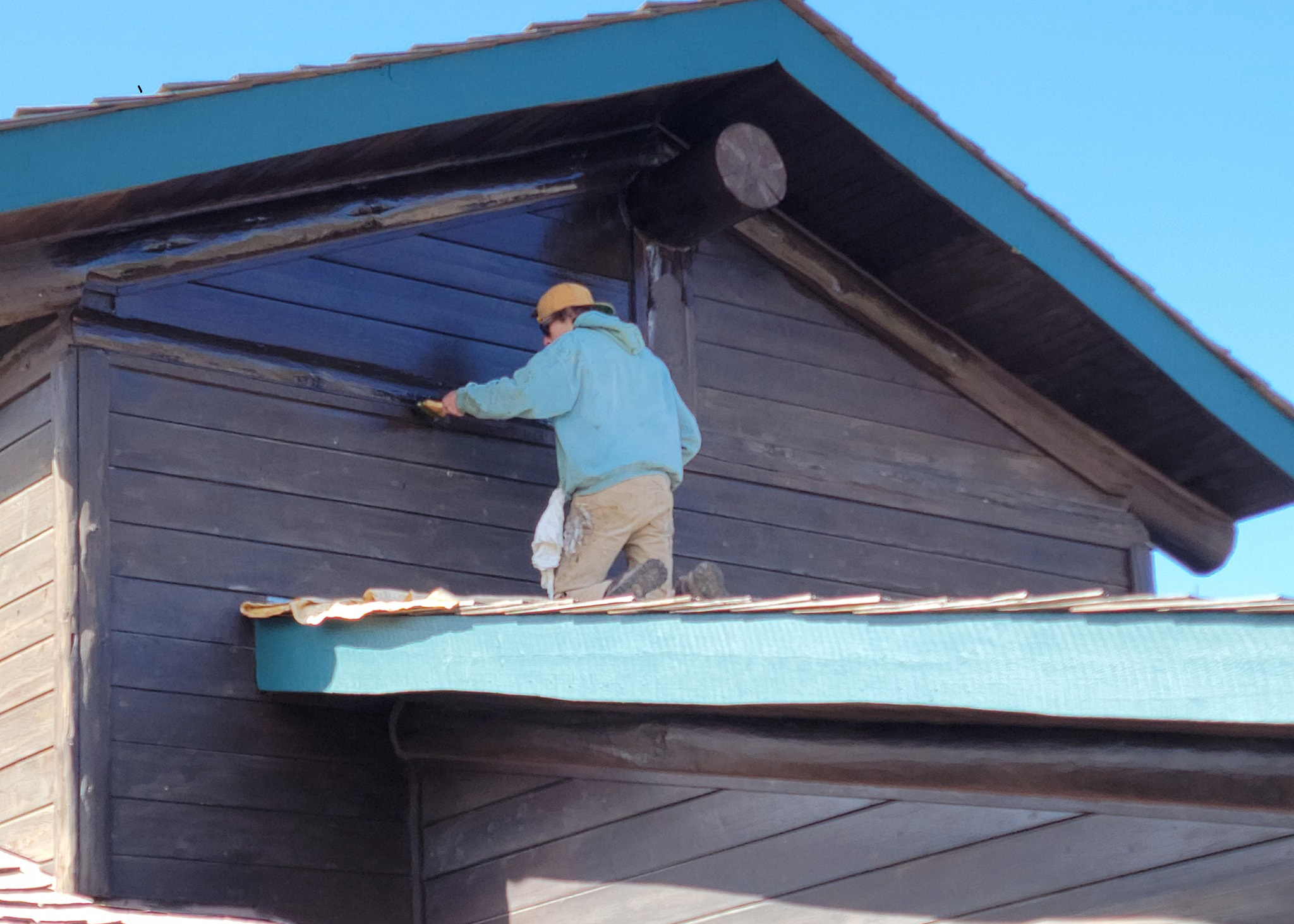Log Cabin Sealing and Stain Applications